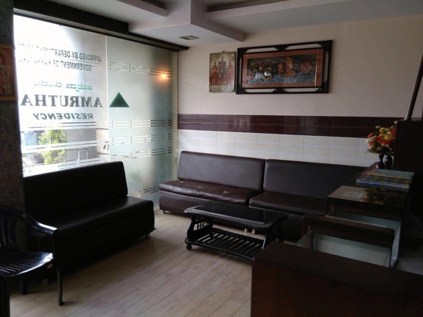 Imagen de los interiores del Hotel Iroomz Amrutha Residency. Foto 19
