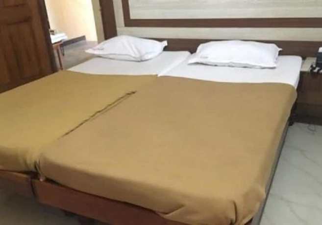 Imagen de la habitación del Hotel Iroomz Amrutha Residency. Foto 7