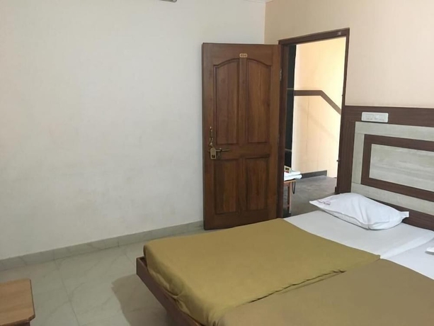 Imagen de la habitación del Hotel Iroomz Amrutha Residency. Foto 8