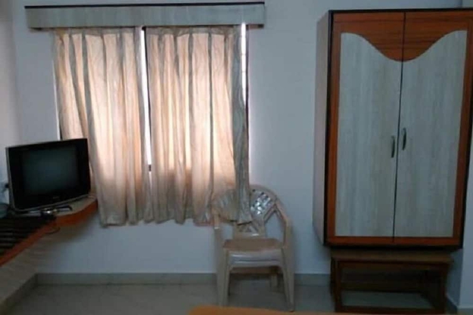 Imagen de la habitación del Hotel Iroomz Amrutha Residency. Foto 11