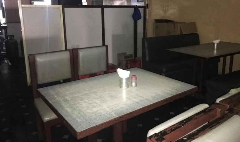 Imagen del bar/restaurante del Hotel Iroomz Amrutha Residency. Foto 2