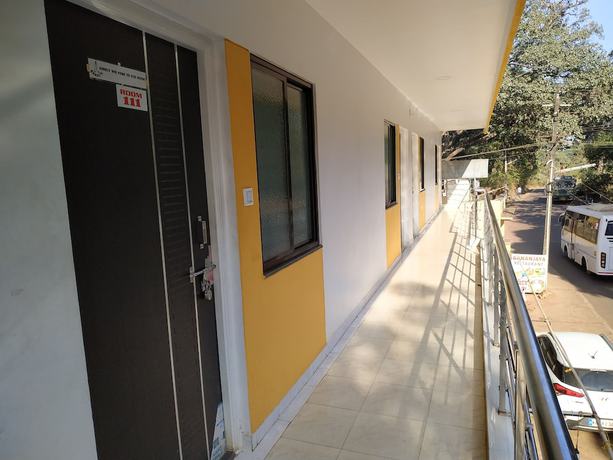 Imagen de los exteriores del Hotel Iroomz Gananjaya - Hostel. Foto 15