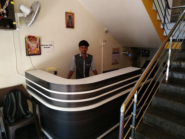 Imagen de los interiores del Hotel Iroomz Gananjaya - Hostel. Foto 19