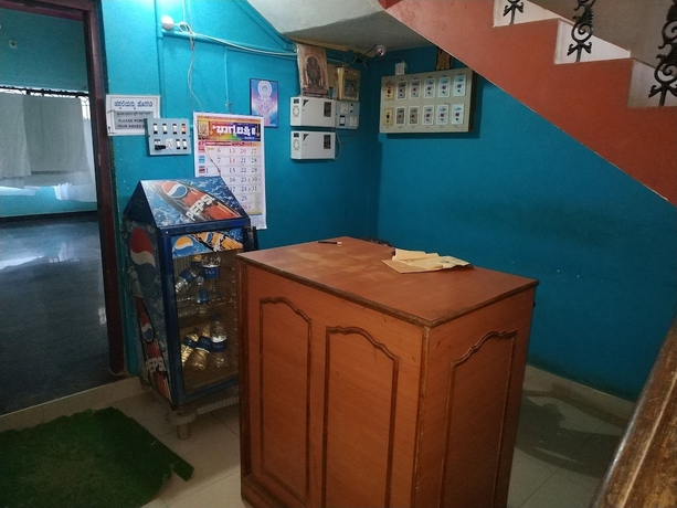 Imagen de los interiores del Hotel Iroomz Savitri Guest House. Foto 17