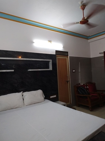 Imagen de la habitación del Hotel Iroomz Savitri Guest House. Foto 5