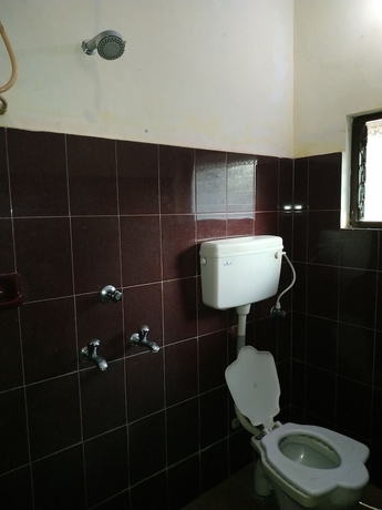 Imagen de la habitación del Hotel Iroomz Savitri Guest House. Foto 11