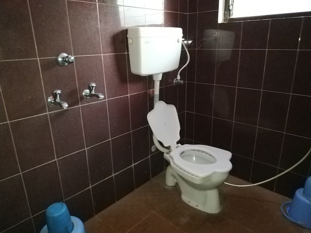 Imagen de la habitación del Hotel Iroomz Savitri Guest House. Foto 12