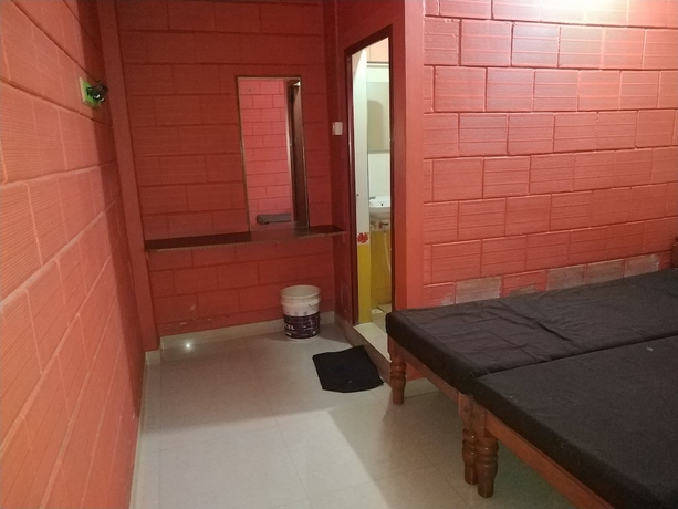 Imagen de la habitación del Hotel Iroomz Savitri Guest House. Foto 13