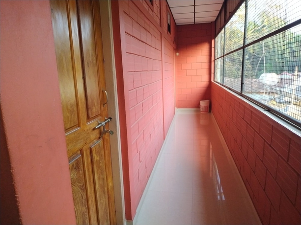 Imagen de los interiores del Hotel Iroomz Savitri Guest House. Foto 19