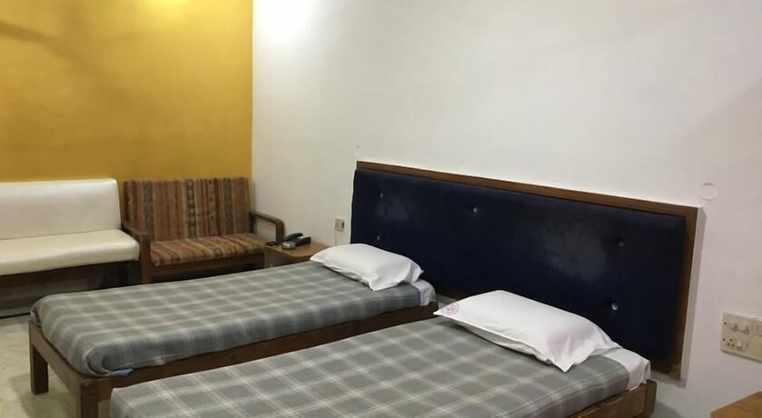 Imagen de la habitación del Hotel Iroomz Shanbhag Towers International. Foto 5
