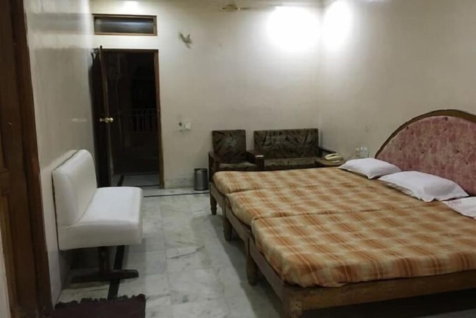 Imagen de la habitación del Hotel Iroomz Shanbhag Towers International. Foto 10