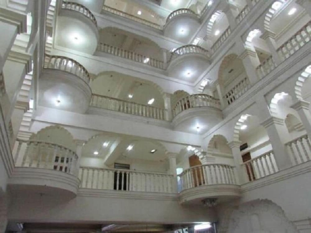 Imagen de los interiores del Hotel Iroomz Shanbhag Towers International. Foto 12