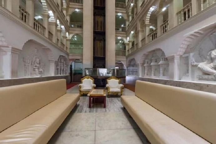 Imagen de los interiores del Hotel Iroomz Shanbhag Towers International. Foto 13