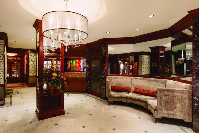 Imagen de los interiores del Hotel Iroquois. Foto 8