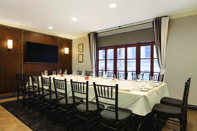 Imagen de los interiores del Hotel Iroquois. Foto 9