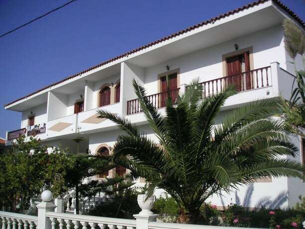 Imagen general del Hotel Iro\'s Residence. Foto 3