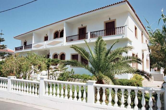 Imagen general del Hotel Iro\'s Residence. Foto 4