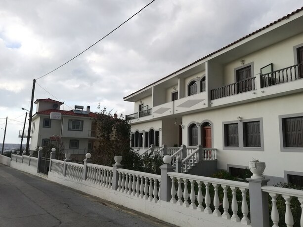 Imagen general del Hotel Iro\'s Residence. Foto 12