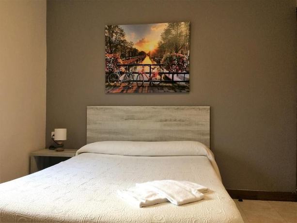 Imagen de la habitación del Hotel Irubide. Foto 6