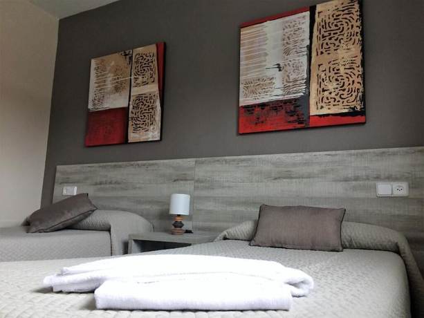 Imagen de la habitación del Hotel Irubide. Foto 10