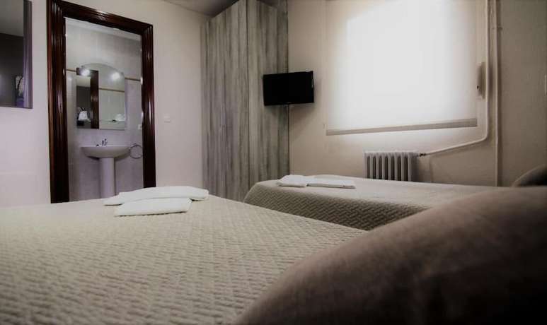 Imagen de la habitación del Hotel Irubide. Foto 11