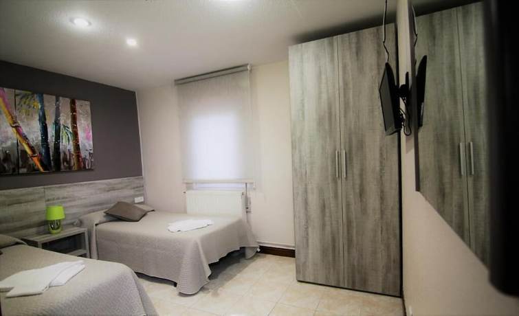 Imagen de la habitación del Hotel Irubide. Foto 16