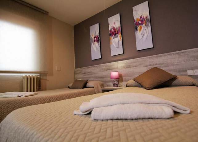 Imagen de la habitación del Hotel Irubide. Foto 18