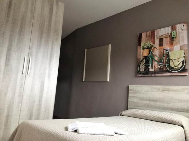 Imagen de la habitación del Hotel Irubide. Foto 19