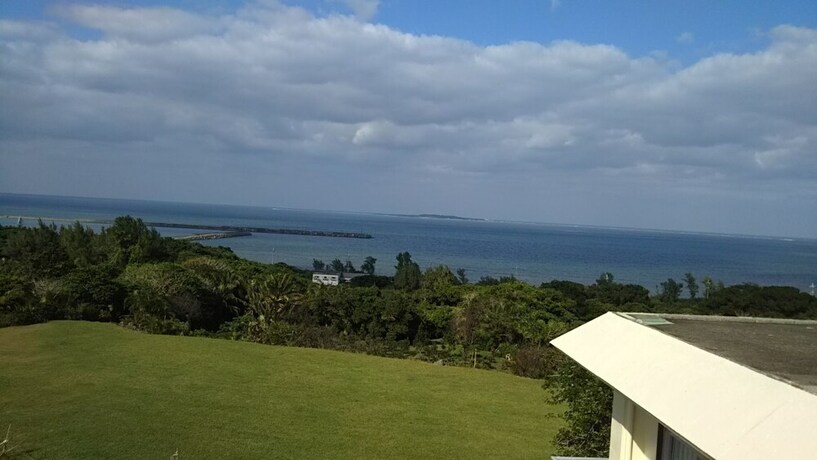 Imagen de los exteriores del Hotel Irumoteso. Foto 12