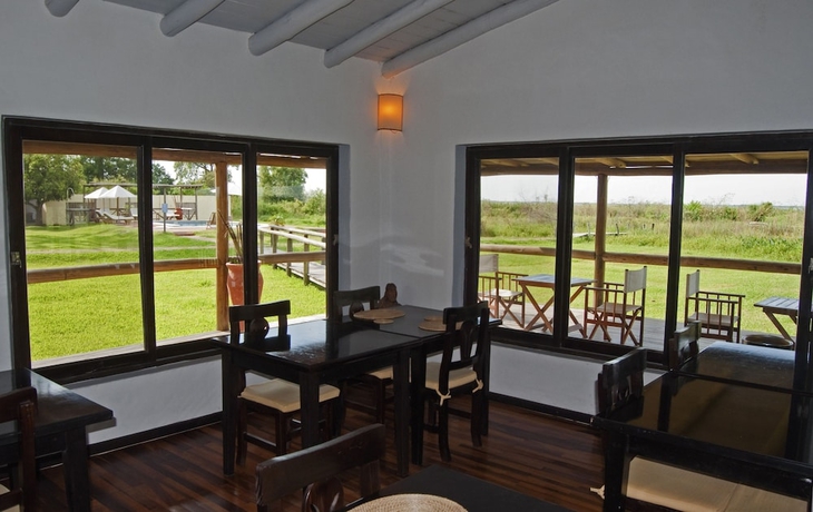 Imagen del bar/restaurante del Hotel Irupe Lodge. Foto 2