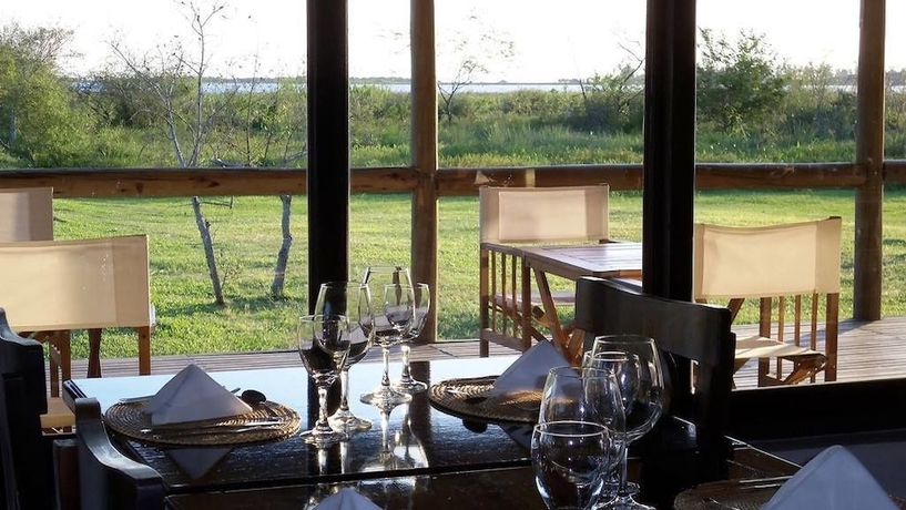 Imagen del bar/restaurante del Hotel Irupe Lodge. Foto 3