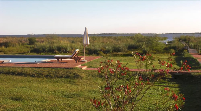 Imagen de los exteriores del Hotel Irupe Lodge. Foto 15