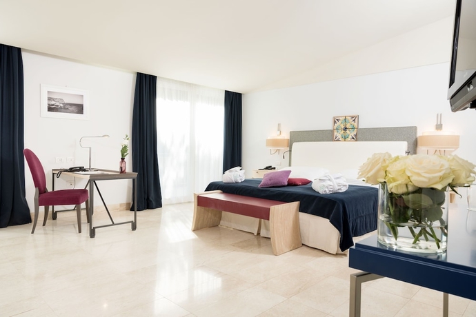 Imagen de la habitación del Hotel Is Arenas Resort. Foto 4