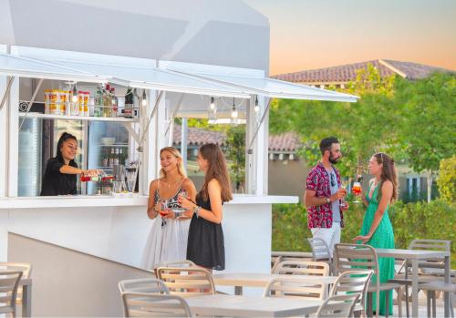 Imagen general del Hotel Is Serenas Badesi Resort. Foto 6