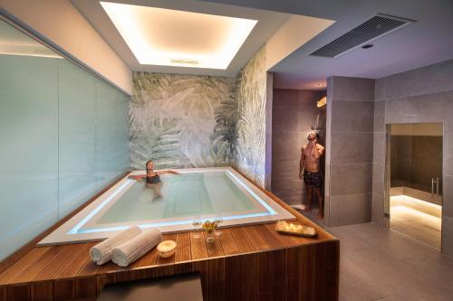 Imagen general del Hotel Is Serenas Badesi Resort. Foto 12