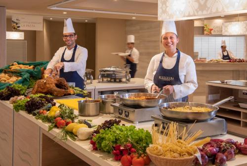 Imagen general del Hotel Is Serenas Badesi Resort. Foto 15