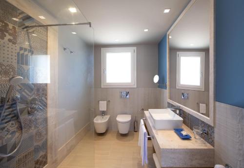 Imagen de la habitación del Hotel Is Serenas Badesi Resort. Foto 20