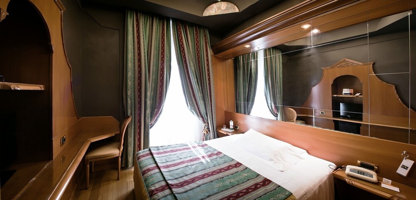 Imagen de la habitación del Hotel Isa. Foto 14