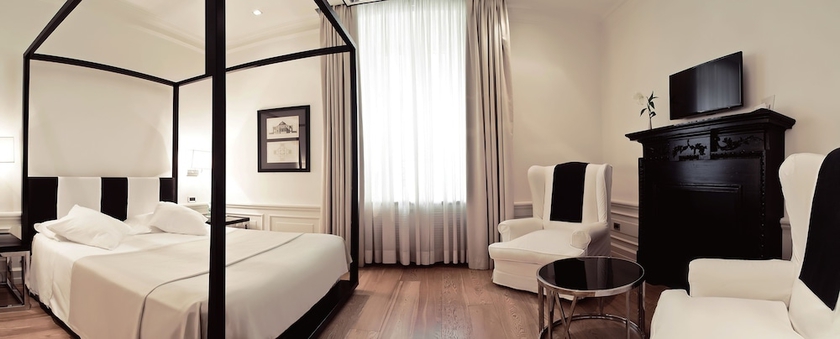 Imagen de la habitación del Hotel Isa. Foto 16