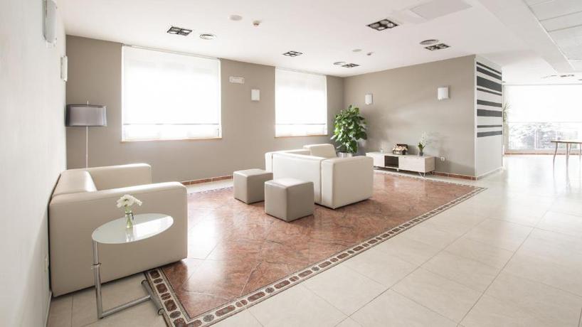 Imagen general del Hotel Isabel De Segura. Foto 3