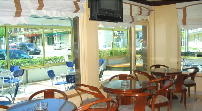 Imagen del bar/restaurante del Hotel Isabel, Isla. Foto 2