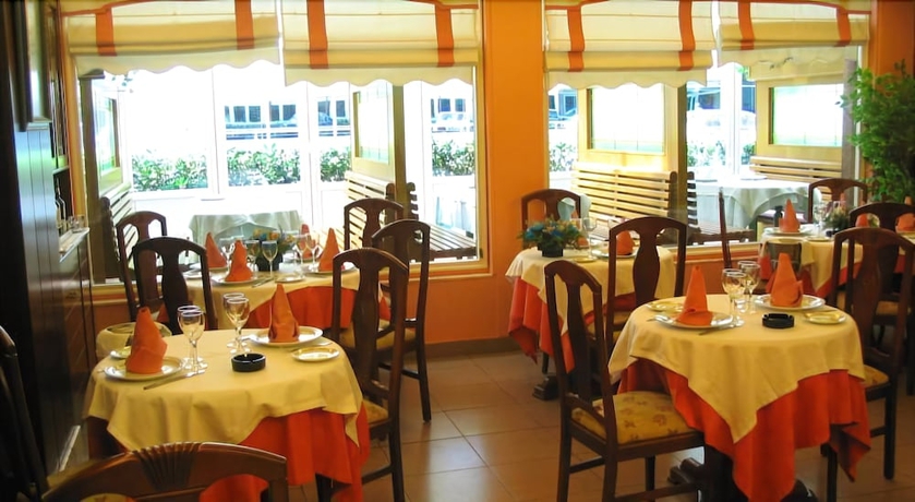 Imagen del bar/restaurante del Hotel Isabel, Isla. Foto 3