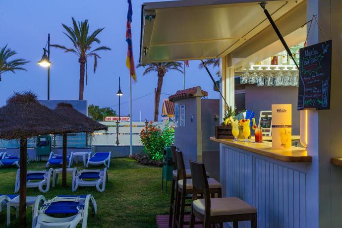 Imagen de los exteriores del Hotel Isabel, Torremolinos. Foto 13