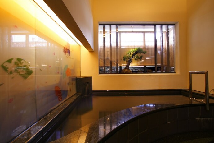 Imagen de la piscina del Hotel Isago Kobe. Foto 40