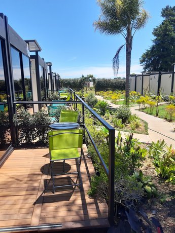 Imagen de los exteriores del Hotel Isak. Foto 18