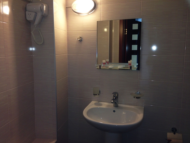 Imagen de la habitación del Hotel Isaka. Foto 4