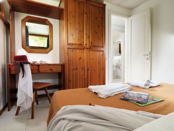 Imagen de la habitación del Hotel Isamar Holiday Village. Foto 9