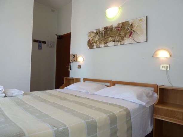 Imagen de la habitación del Hotel Ischia, Rimini. Foto 11