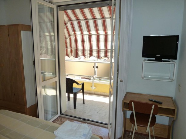Imagen de la habitación del Hotel Ischia, Rimini. Foto 12
