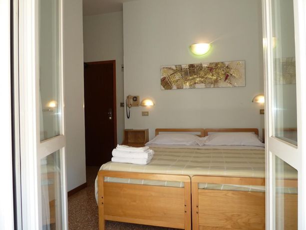 Imagen de la habitación del Hotel Ischia, Rimini. Foto 13